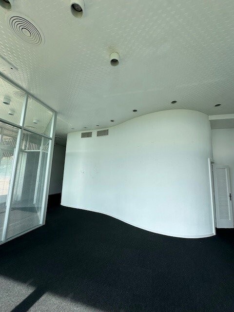 73m² shop, photo 3 sur 5