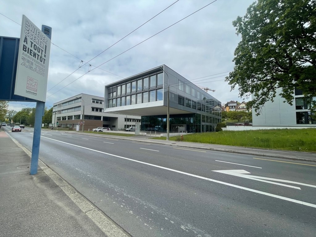 302m² office