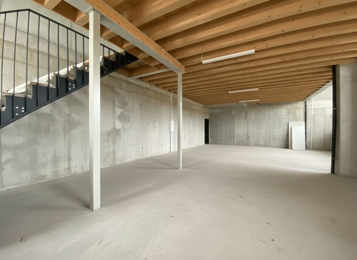 245m² industrial object, photo 3 sur 8