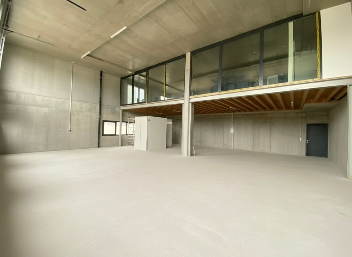 245m² industrial object, photo 1 sur 8