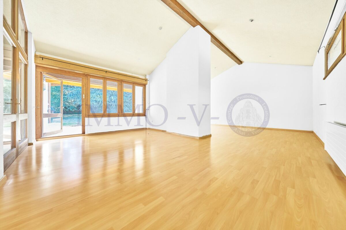8 rooms single house