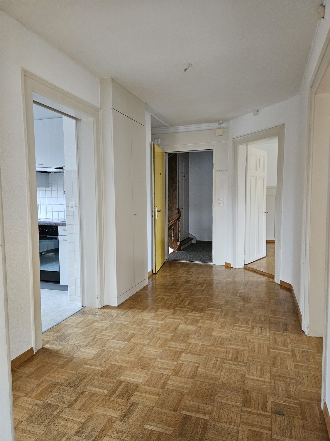 appartement de 4 ½ pièces

apartement de style Jugendstil très lumineux et agréable de 4.5 pièces à Gossau City

- colocation autorisée après accord
- 4 pièces spacieuses
- cuisine avec place pour une table à manger
- entrée spacieuse
- connexion fibre optique
- parquet en bois
- place de parc possi, photo 3 sur 10