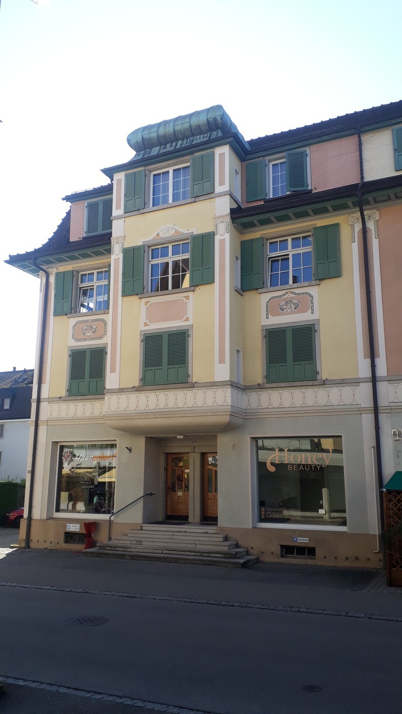 appartement de 4 ½ pièces

apartement de style Jugendstil très lumineux et agréable de 4.5 pièces à Gossau City

- colocation autorisée après accord
- 4 pièces spacieuses
- cuisine avec place pour une table à manger
- entrée spacieuse
- connexion fibre optique
- parquet en bois
- place de parc possi, photo 1 sur 10