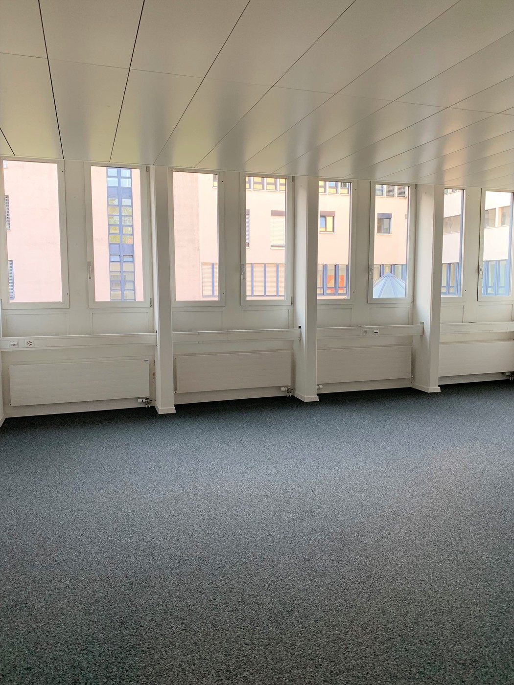 Bureau de 195m², photo 1 sur 10