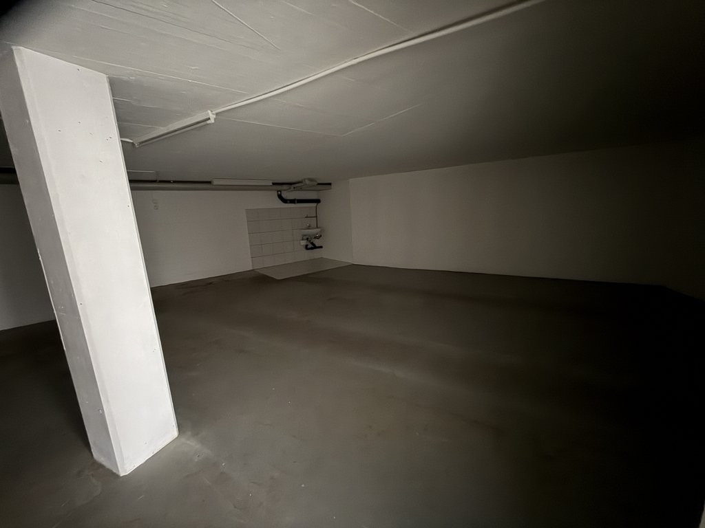 205m² storage room