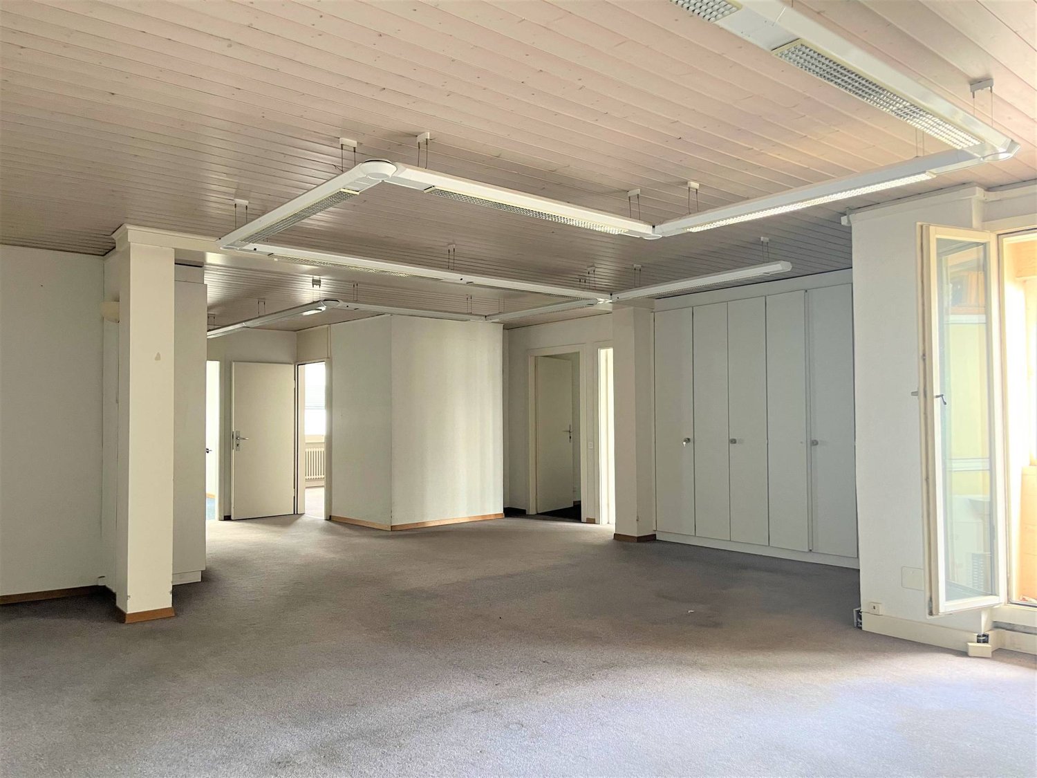 305m² office, photo 1 sur 7