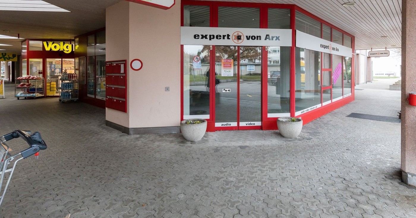 390m² commercial, photo 2 sur 3