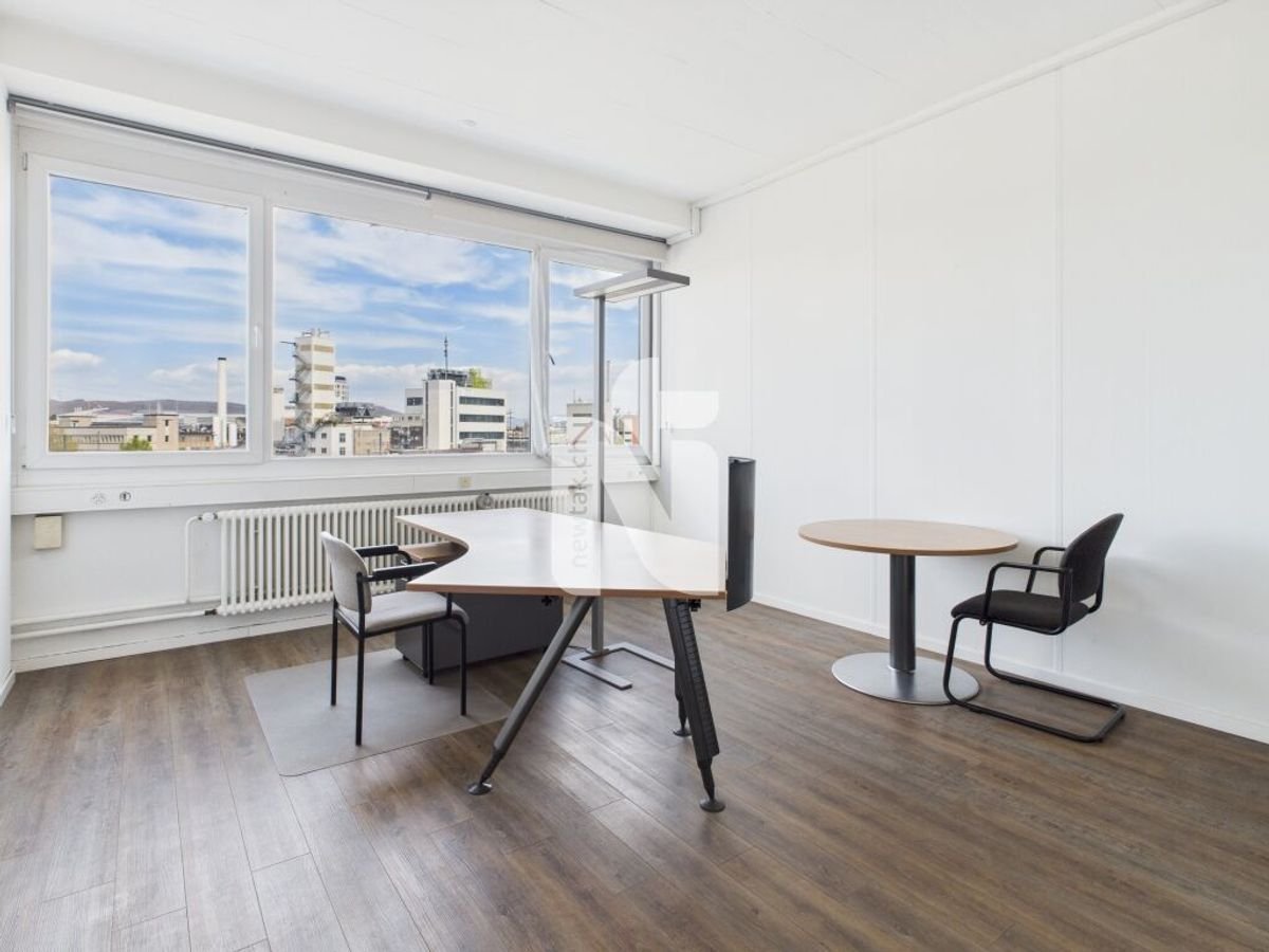 600m² office