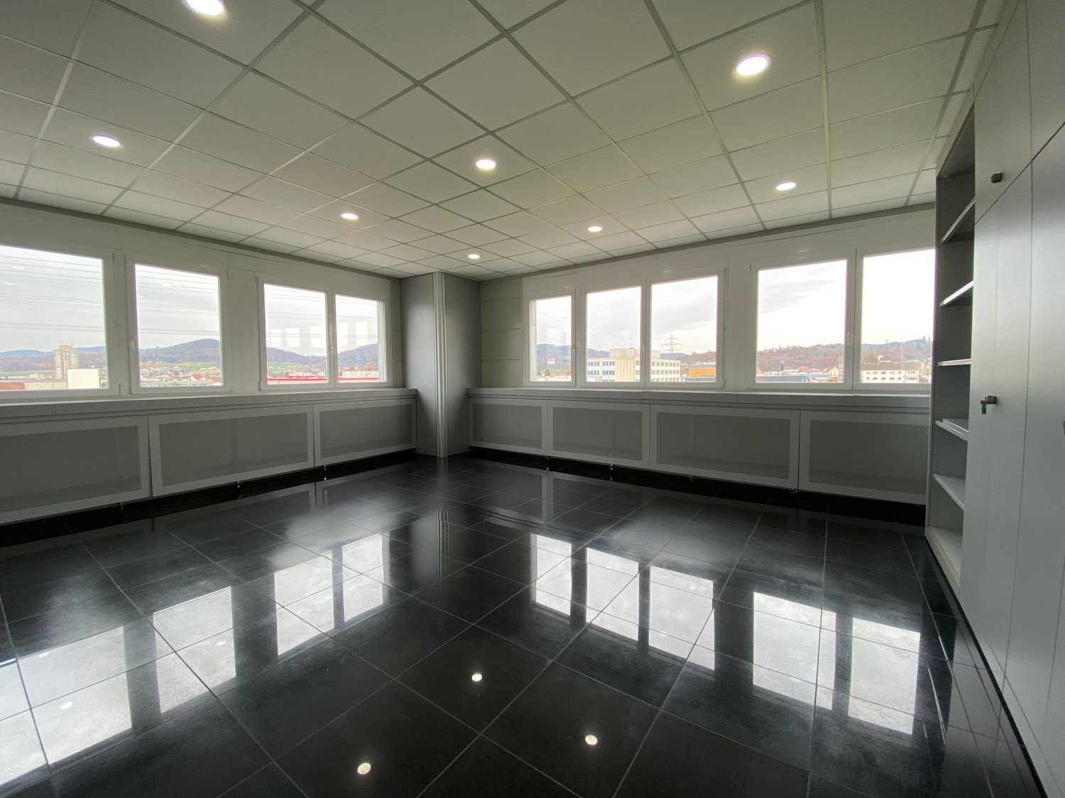 713m² commercial