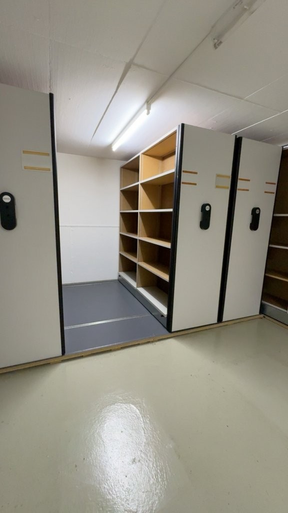 32m² storage room