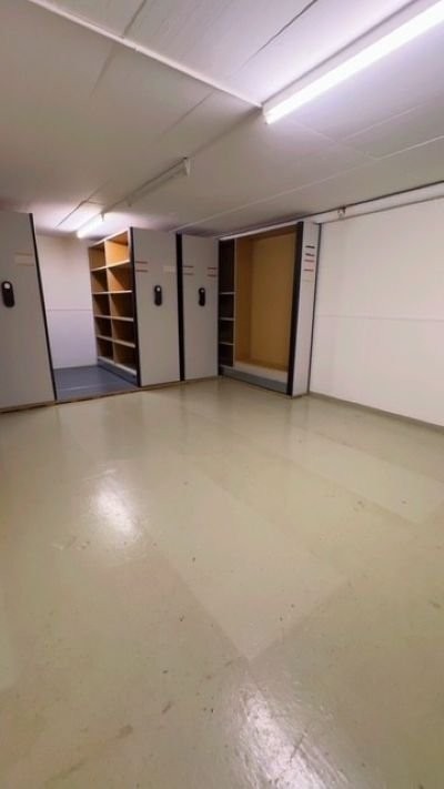 32m² storage room