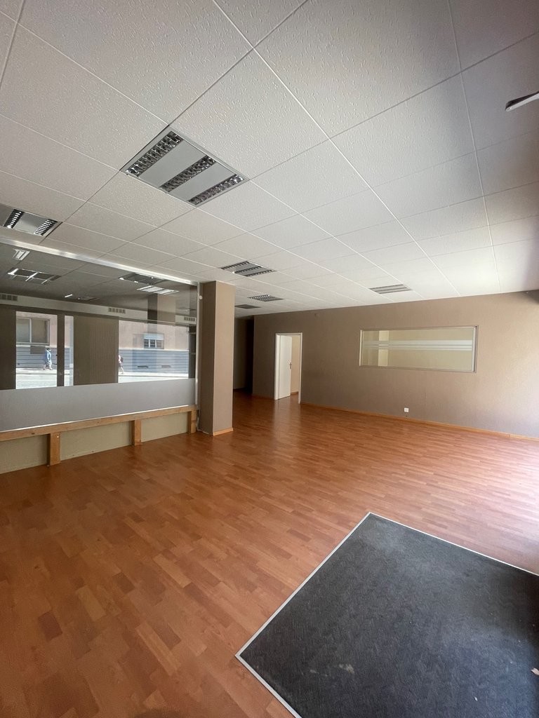 135m² shop