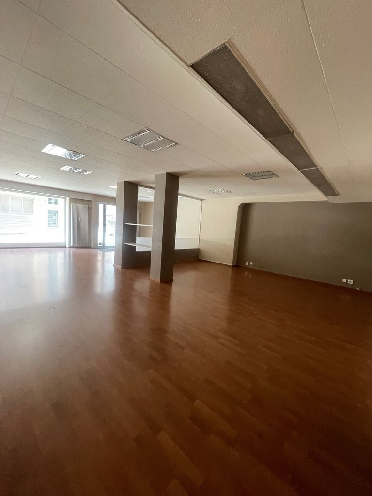 135m² shop