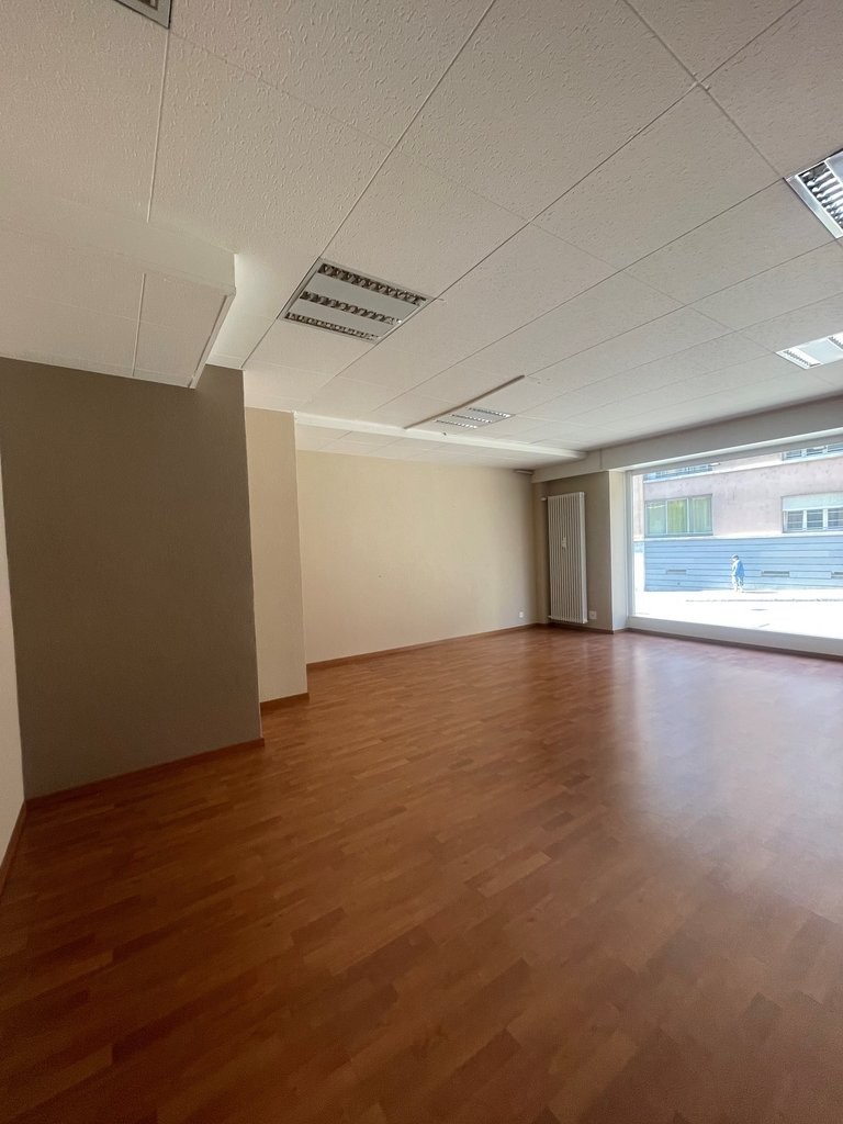 135m² shop