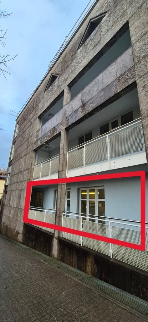 Bureaux de 107m²

Nous louons, immédiatement ou à convenir, une surface de bureaux attractive et polyvalente d'environ 107 m2 au Ländliweg 6 à Baden.

Les locaux offrent un plan fonctionnel et des possibilités d'utilisation flexibles. Qu'il s'agisse d'un bureau classique, d'une entreprise de conseil