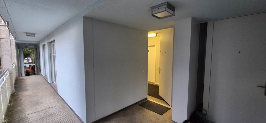 Bureaux de 107m²

Nous louons, immédiatement ou à convenir, une surface de bureaux attractive et polyvalente d'environ 107 m2 au Ländliweg 6 à Baden.

Les locaux offrent un plan fonctionnel et des possibilités d'utilisation flexibles. Qu'il s'agisse d'un bureau classique, d'une entreprise de conseil