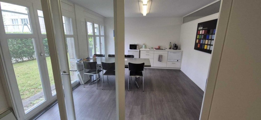 Bureaux de 107m²

Nous louons, immédiatement ou à convenir, une surface de bureaux attractive et polyvalente d'environ 107 m2 au Ländliweg 6 à Baden.

Les locaux offrent un plan fonctionnel et des possibilités d'utilisation flexibles. Qu'il s'agisse d'un bureau classique, d'une entreprise de conseil
