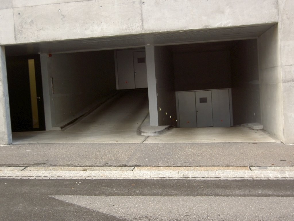 Place de parc souterraine

Au 01.11.2026, une place de stationnement deviendra libre à la Davidstrasse 38, 9000 St. Gallen. L'entrée se situe sur la Pestalozzistrasse et la sortie sur la Vadianstrasse.

En cas d'intérêt, vous pouvez volontiers visiter la place de parc vous-même. Le parking souterrai, photo 2 sur 2