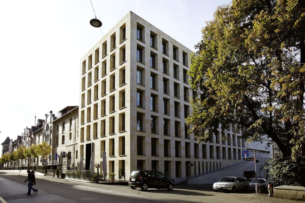Place de parc souterraine

Au 01.11.2026, une place de stationnement deviendra libre à la Davidstrasse 38, 9000 St. Gallen. L'entrée se situe sur la Pestalozzistrasse et la sortie sur la Vadianstrasse.

En cas d'intérêt, vous pouvez volontiers visiter la place de parc vous-même. Le parking souterrai, photo 1 sur 2