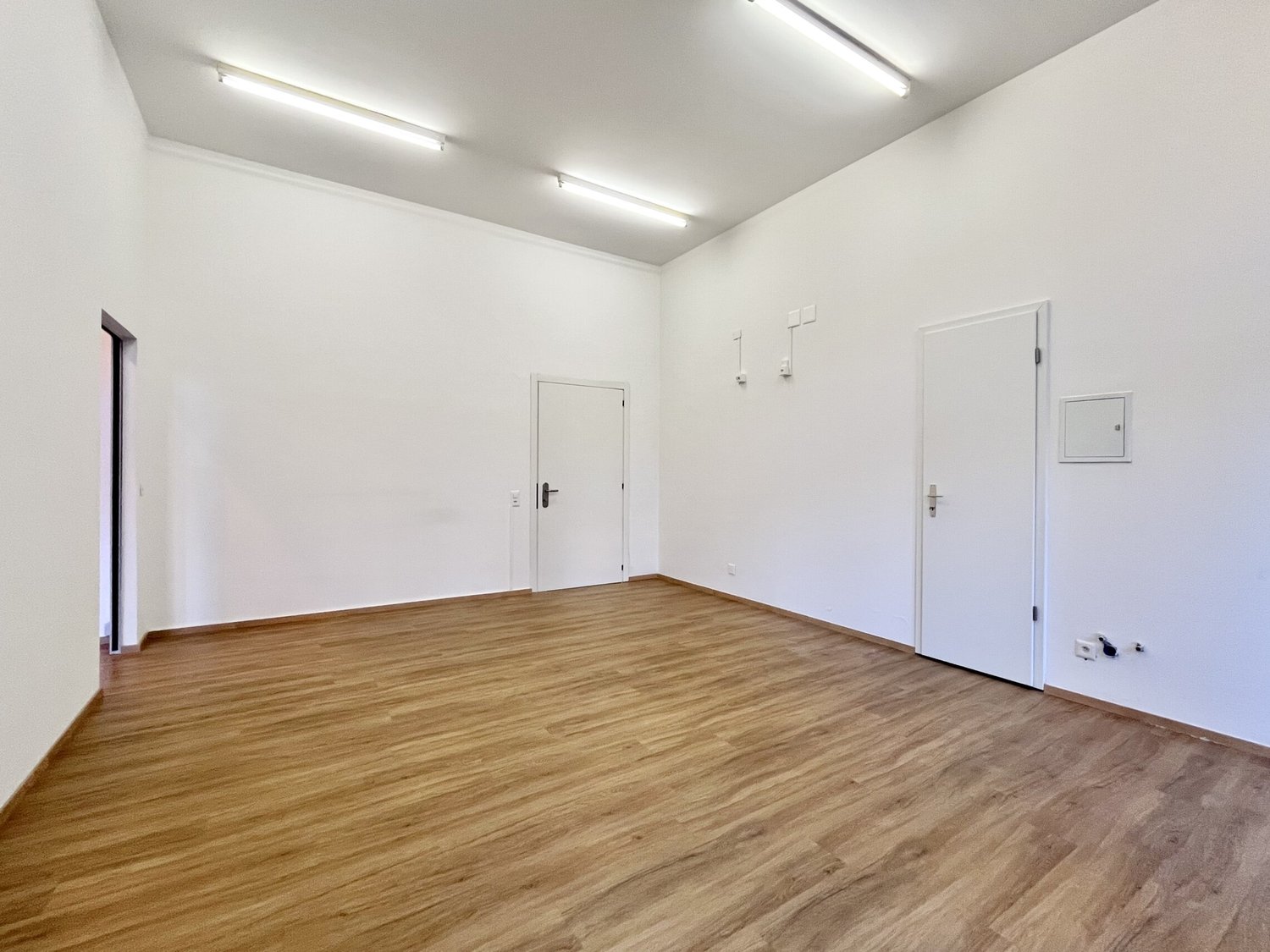 65m² living / commercial building