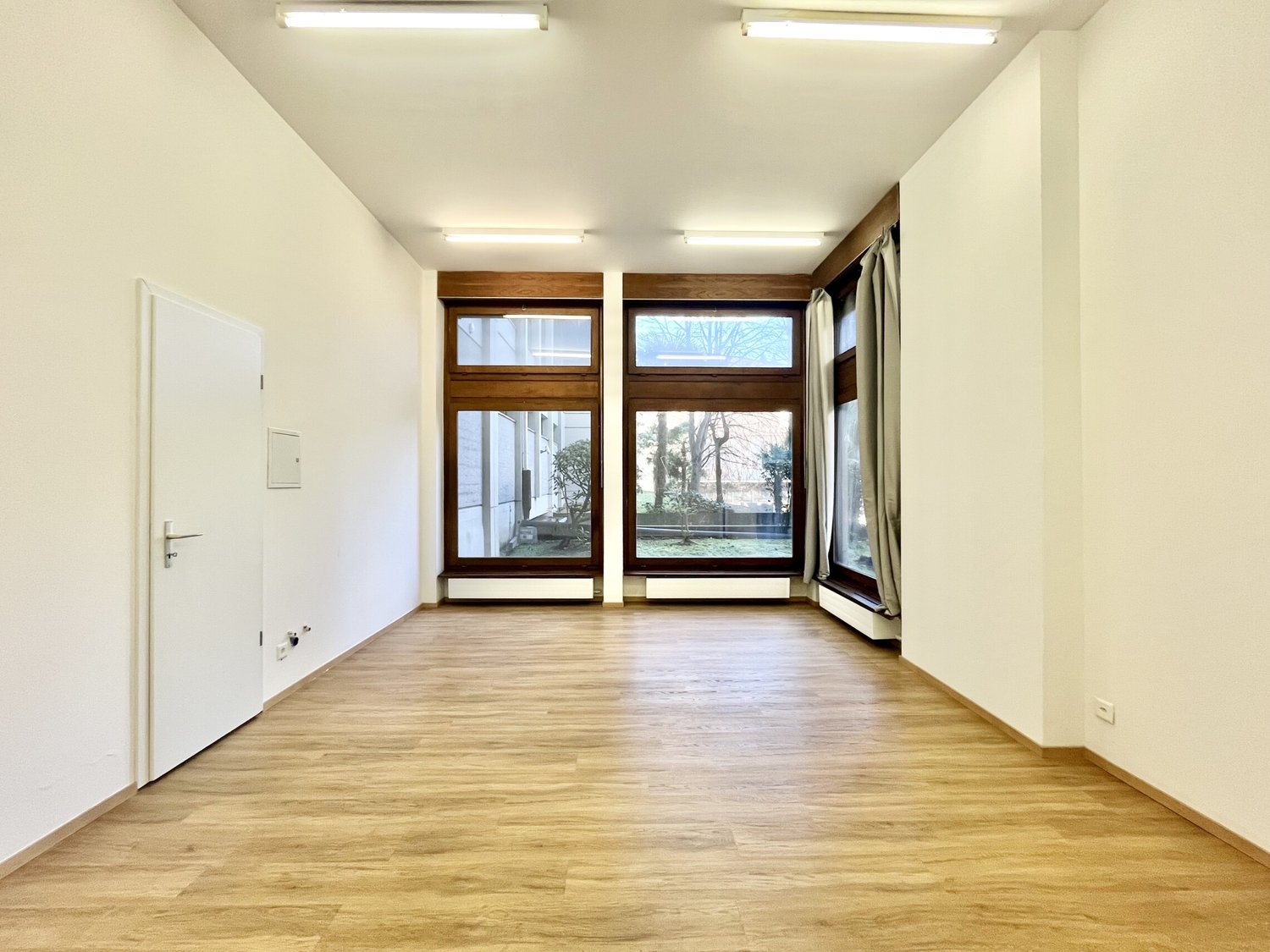 65m² living / commercial building