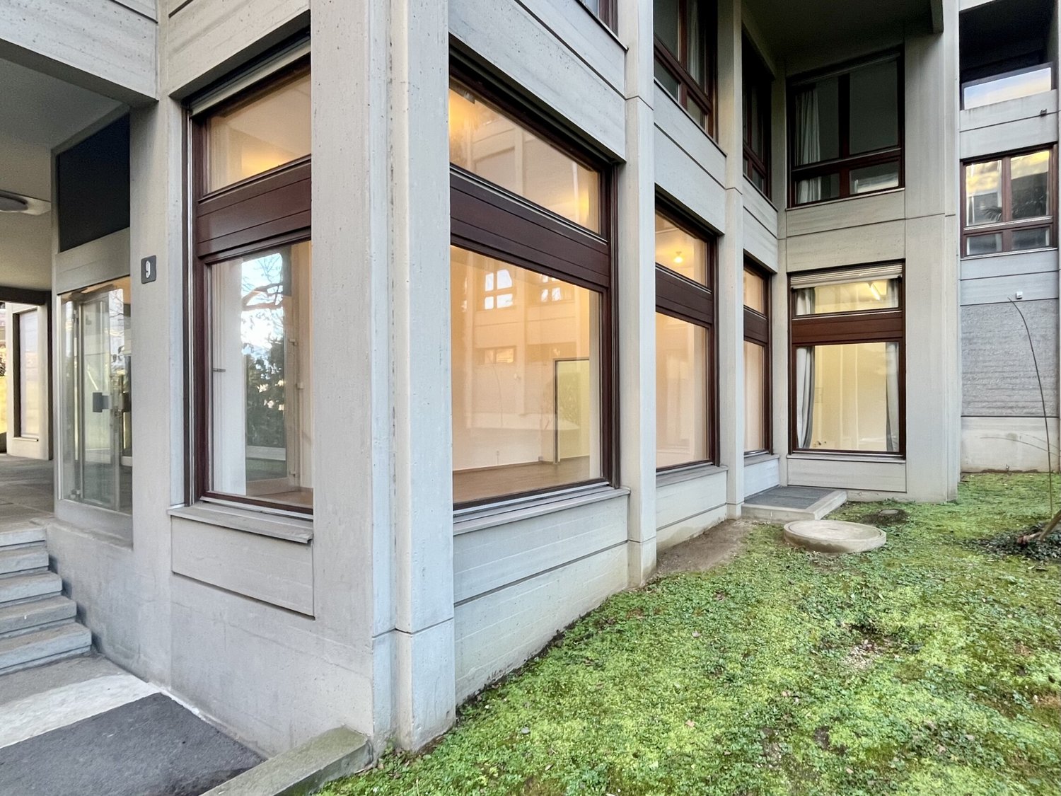 65m² living / commercial building