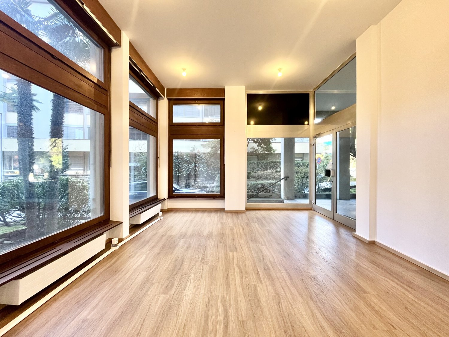 65m² living / commercial building