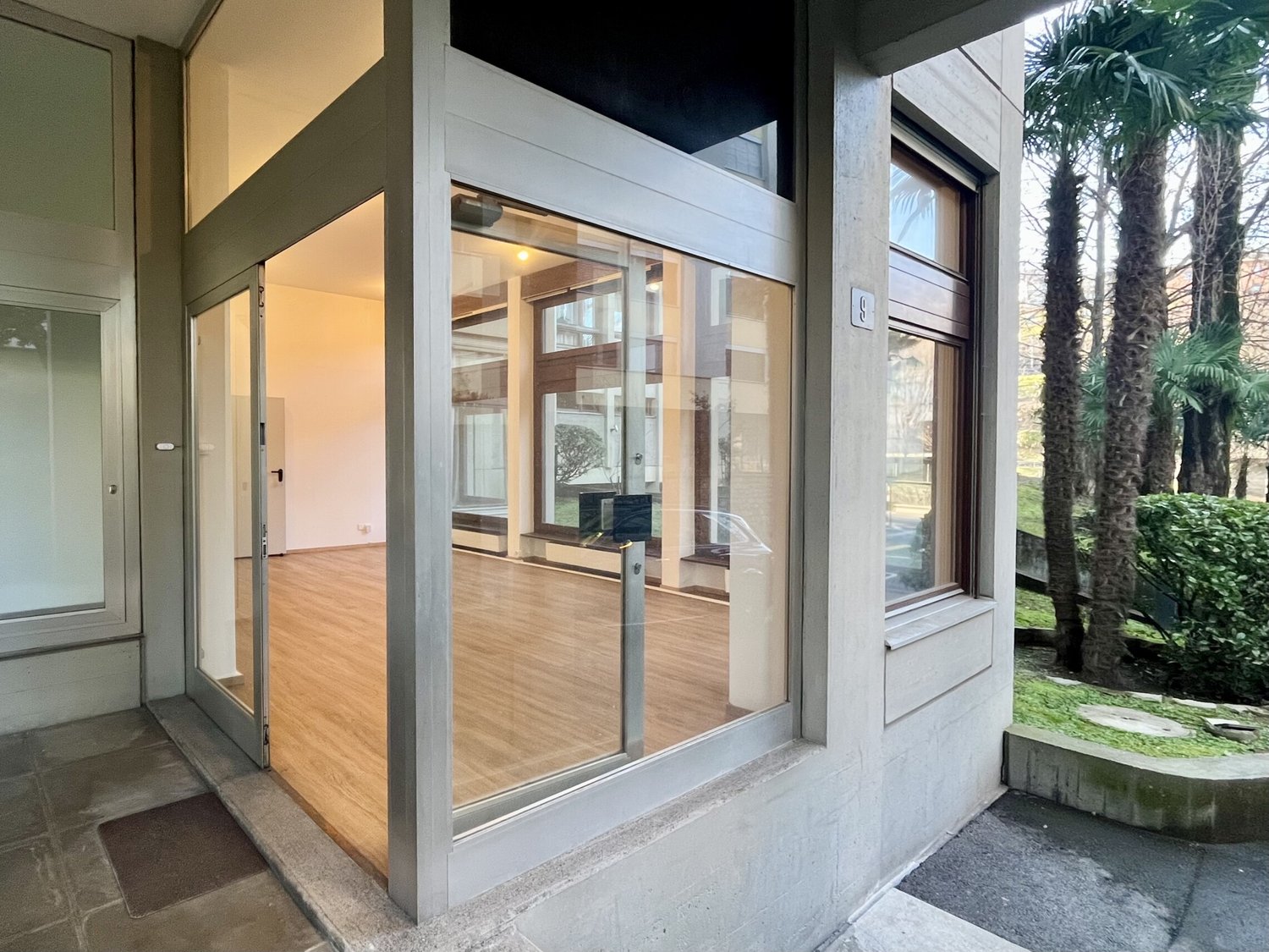 65m² living / commercial building