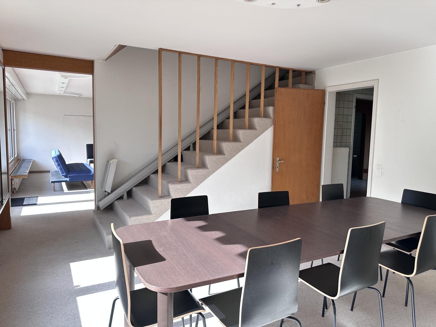Chambre dans une colocation

Nous pouvons louer cette chambre meublée de manière simple et pratique, **limitée jusqu'au 31 mars 2027**, dans une belle maison et un emplacement spacieux à Küsnacht (Zürich) avec des liaisons rapides en transports publics. Il s'agit d'une colocation avec d'autres jeune