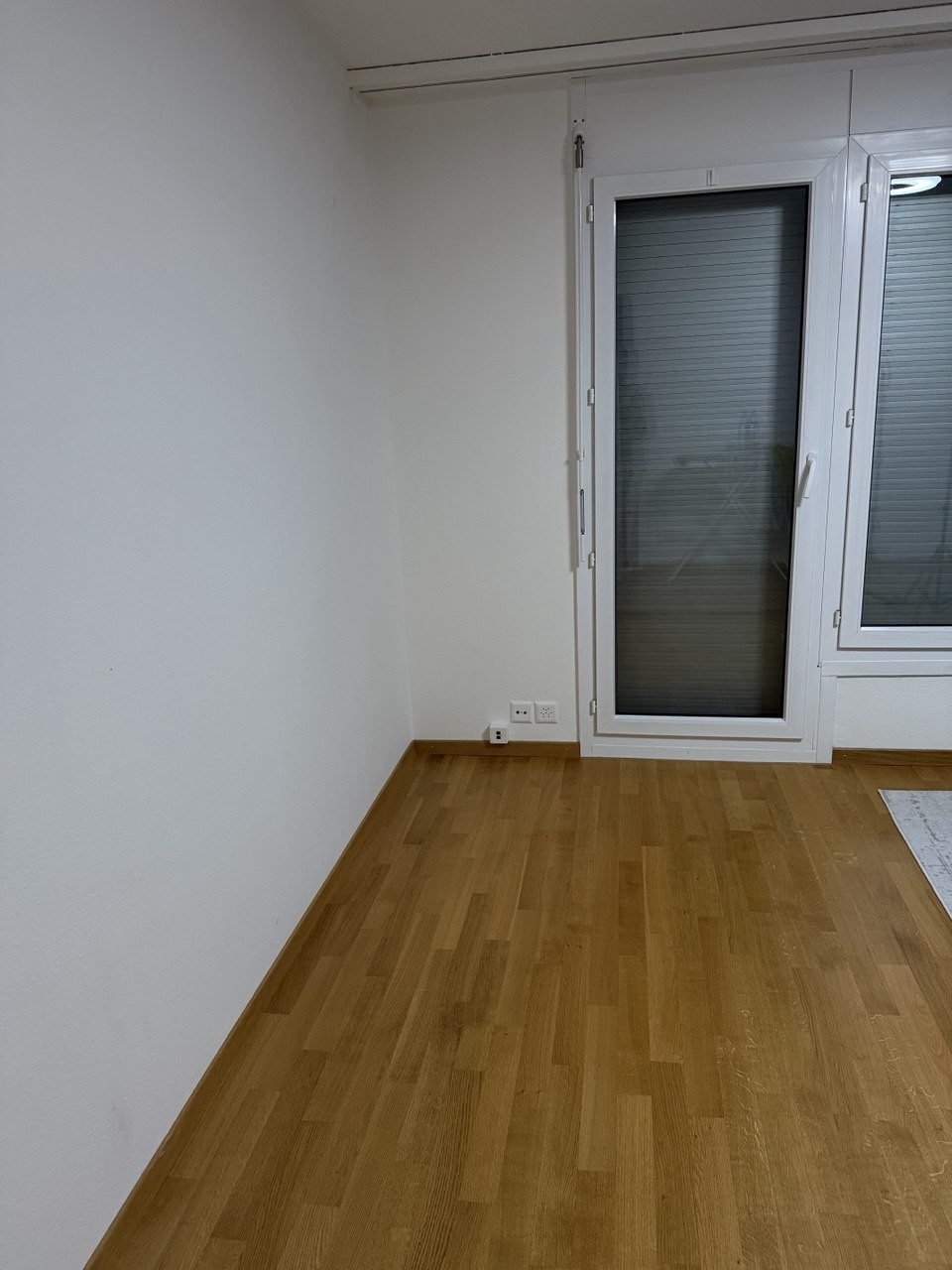 Chambre dans une colocation

Sous-louez une chambre dans un appartement magnifiquement ensoleillé, spacieux et confortable à Meilen. Vous aurez votre propre WC avec douche, une belle vue, une cave commune, des possibilités de parking, etc. Les candidatures masculines seront prises en considération. , photo 1 sur 3
