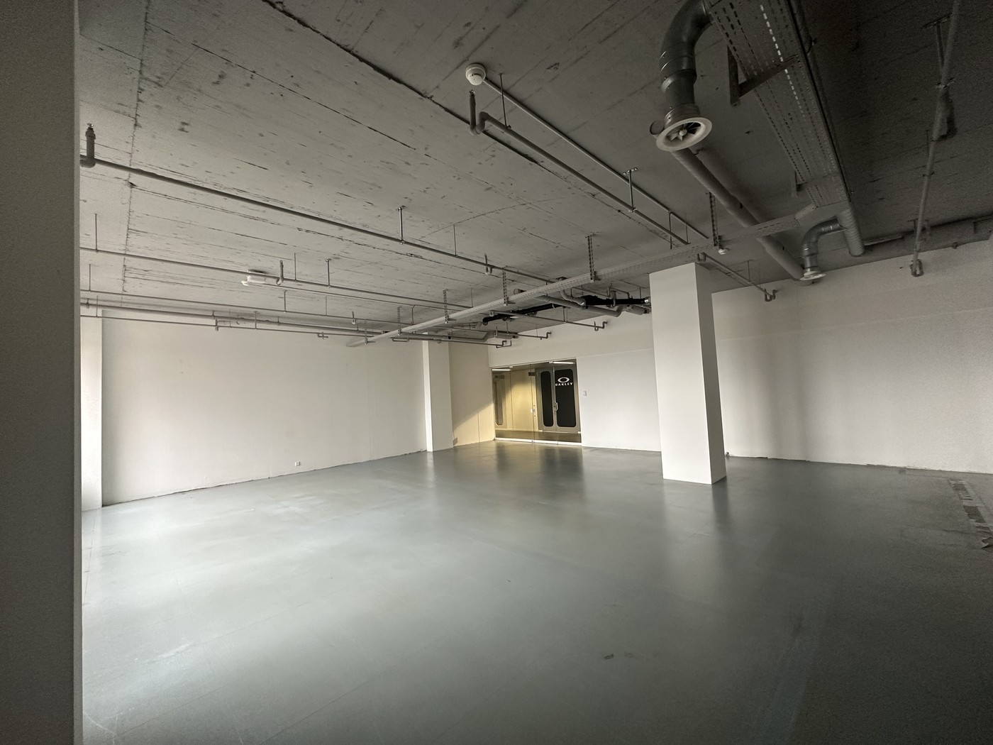 117m² bureau, photo 2 sur 3