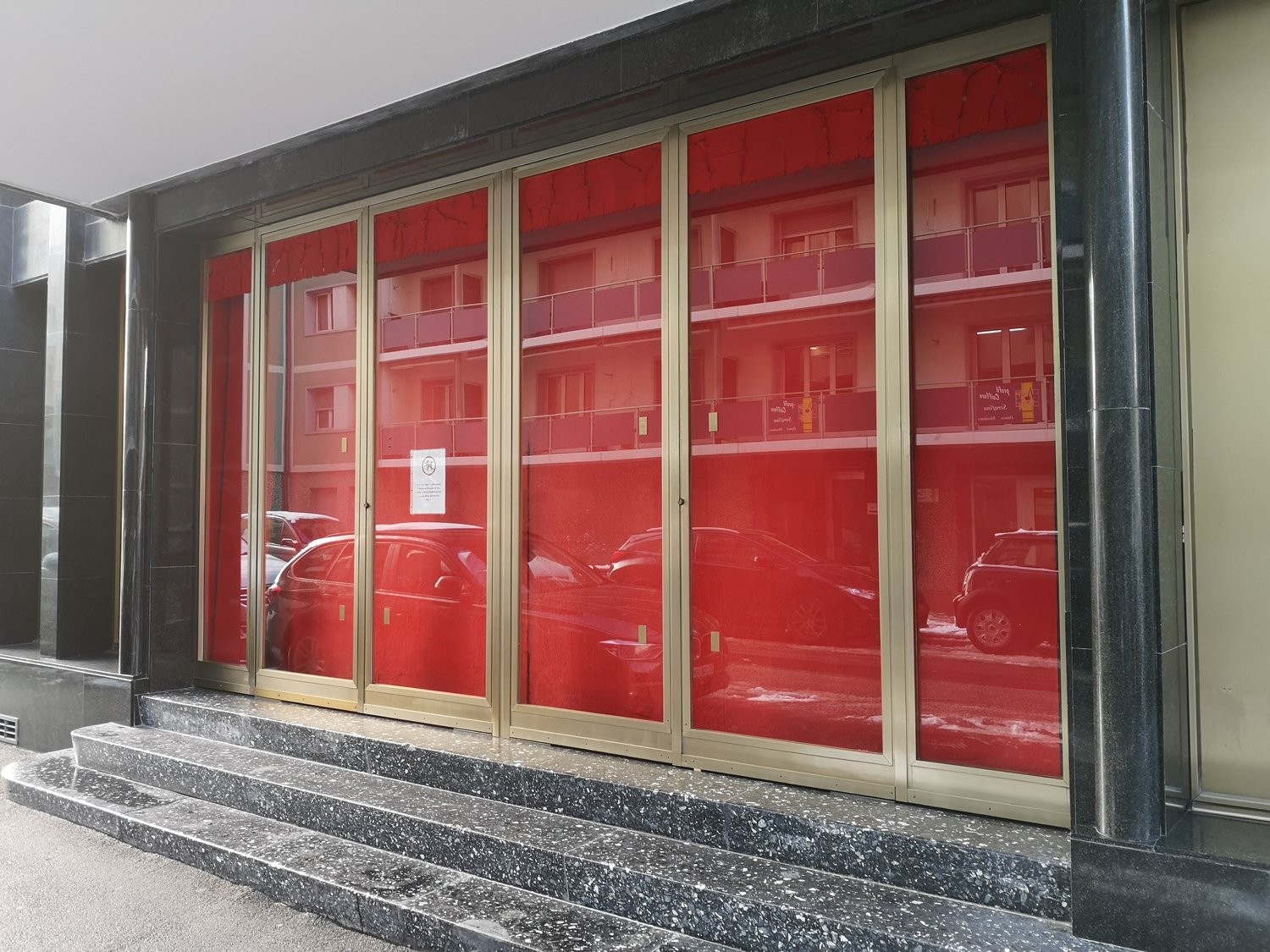 190m² shop