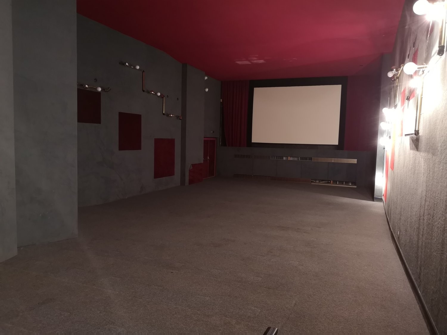 190m² shop