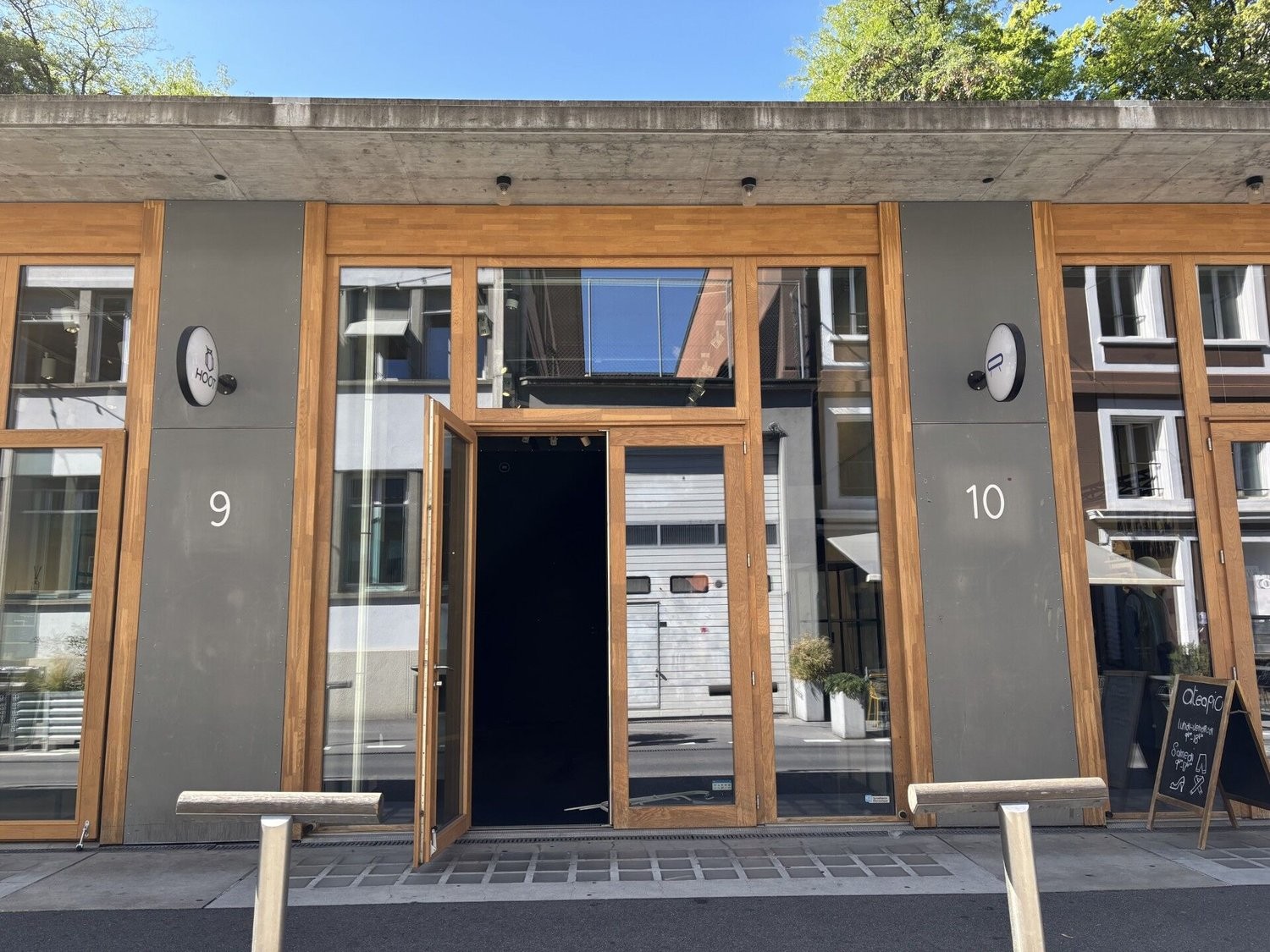 79m² shop