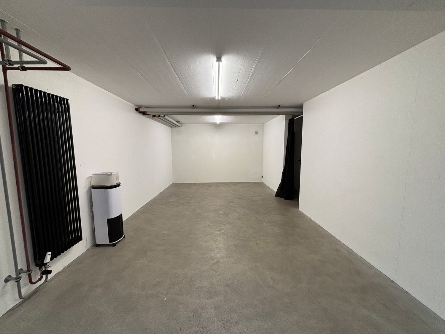 79m² shop