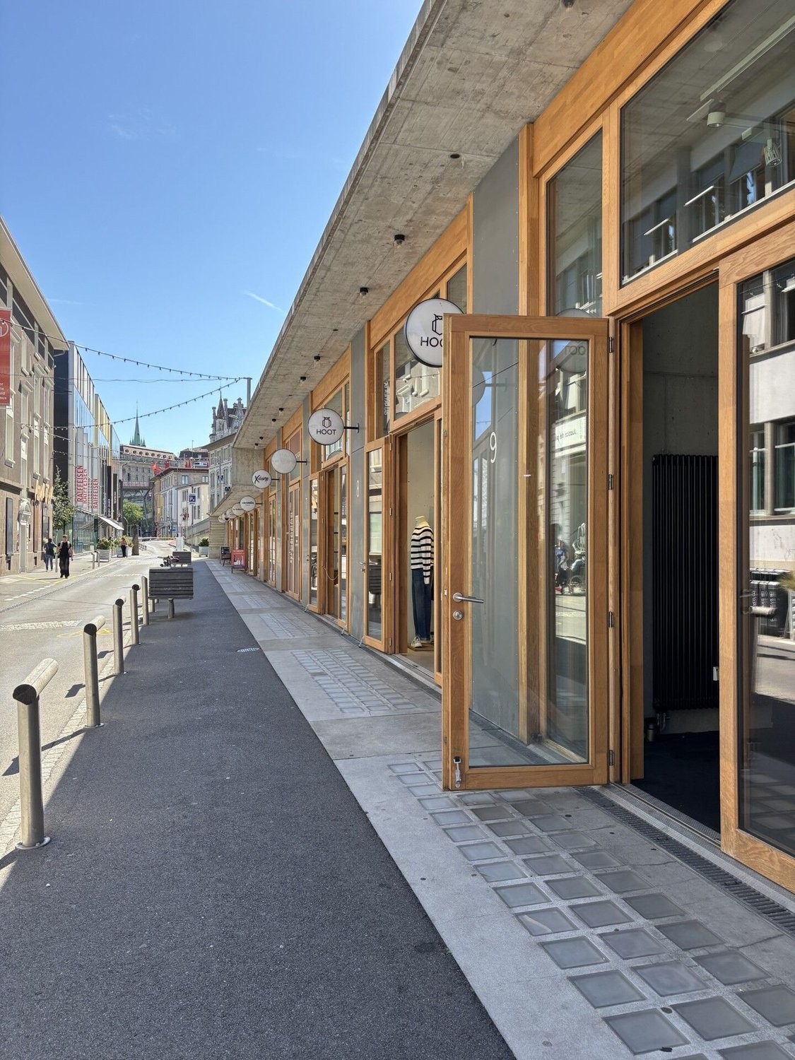 79m² shop