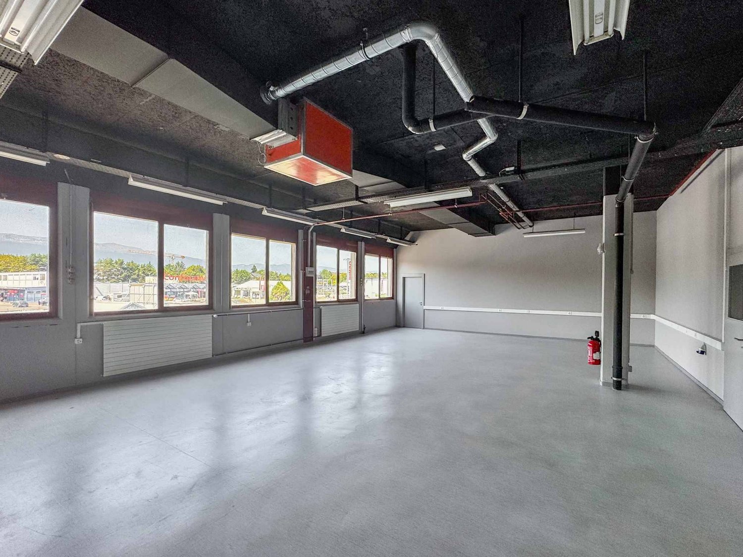 365m² commercial