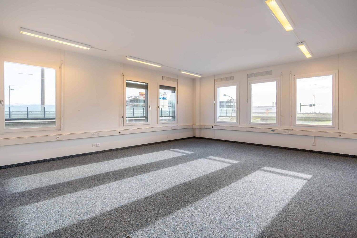 175m² office