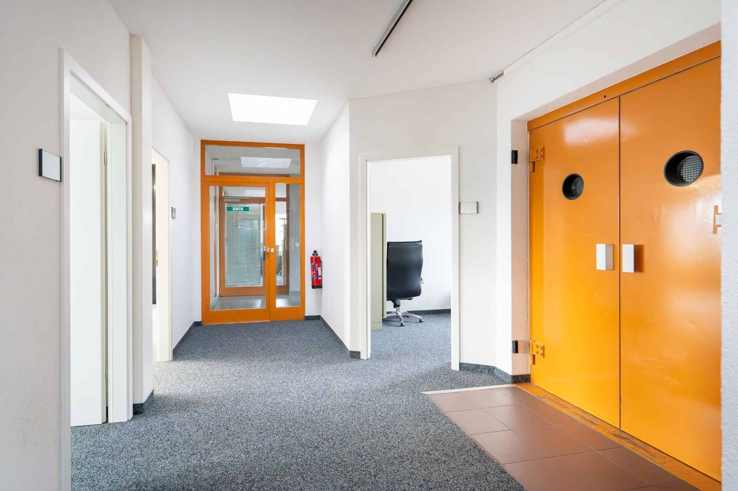 175m² office