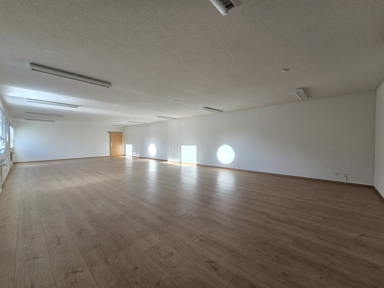 95m² commercial