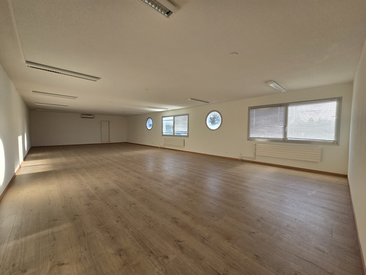95m² commercial