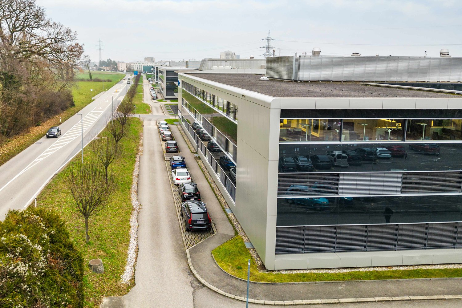 254m² office, photo 1 sur 8