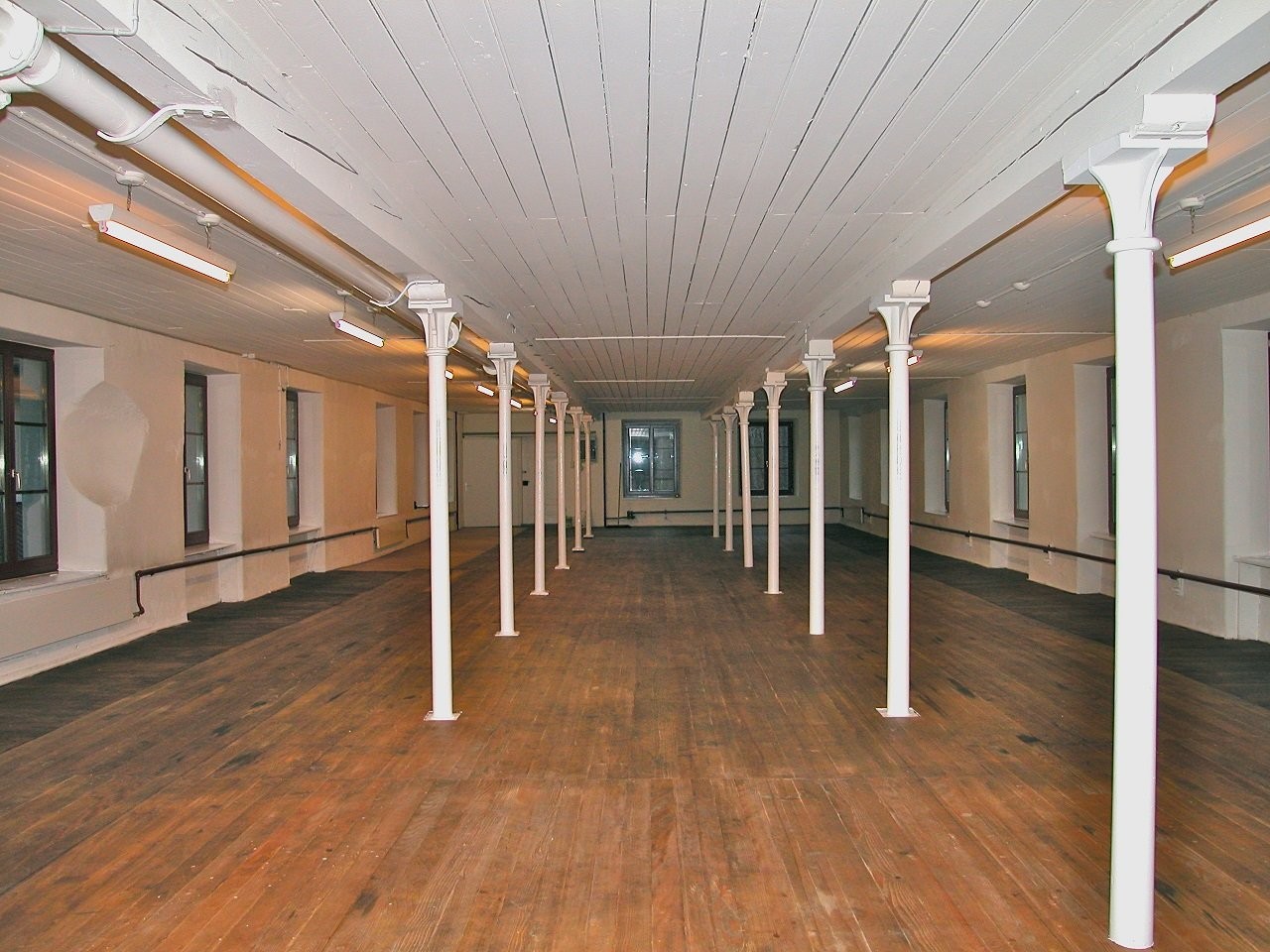 230m² commercial, photo 3 sur 3