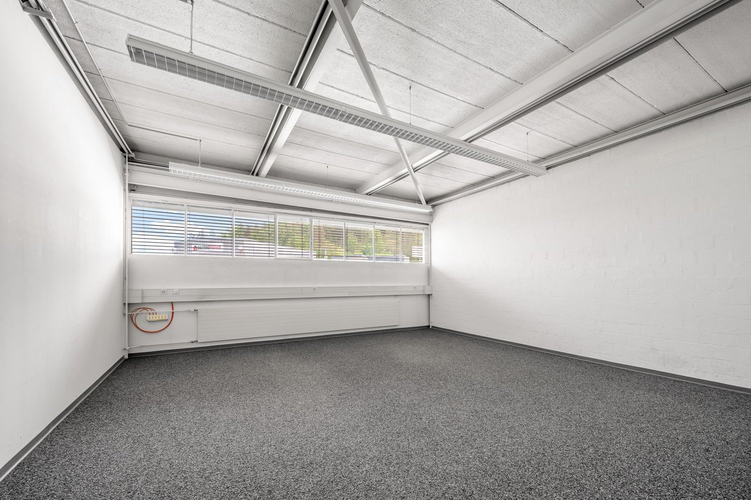 572m² commercial