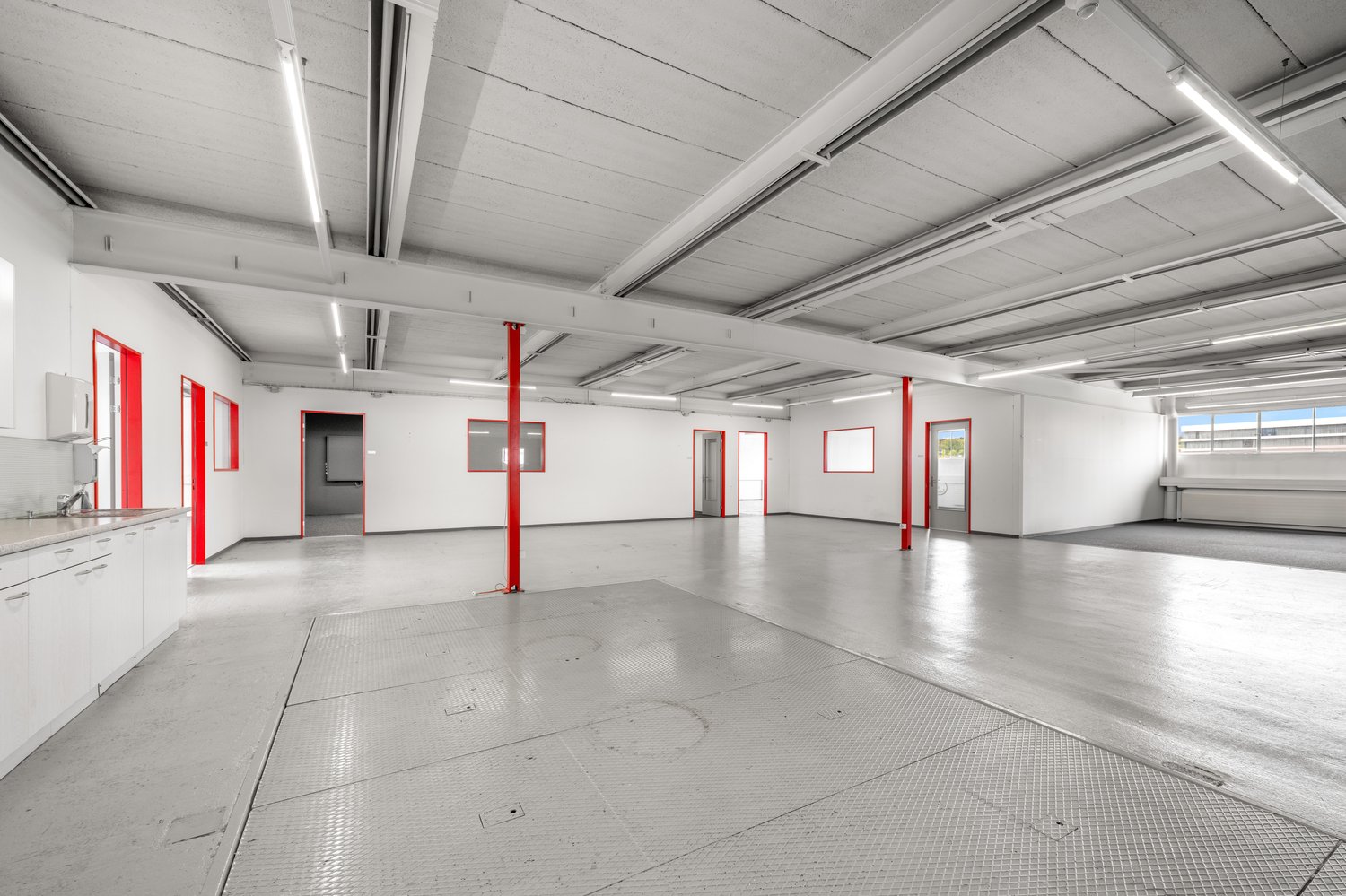 572m² commercial