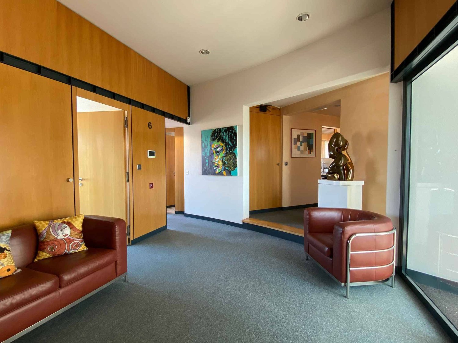 158m² office