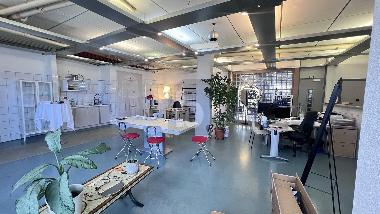 130m² office