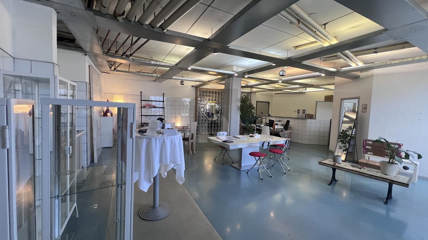 130m² office