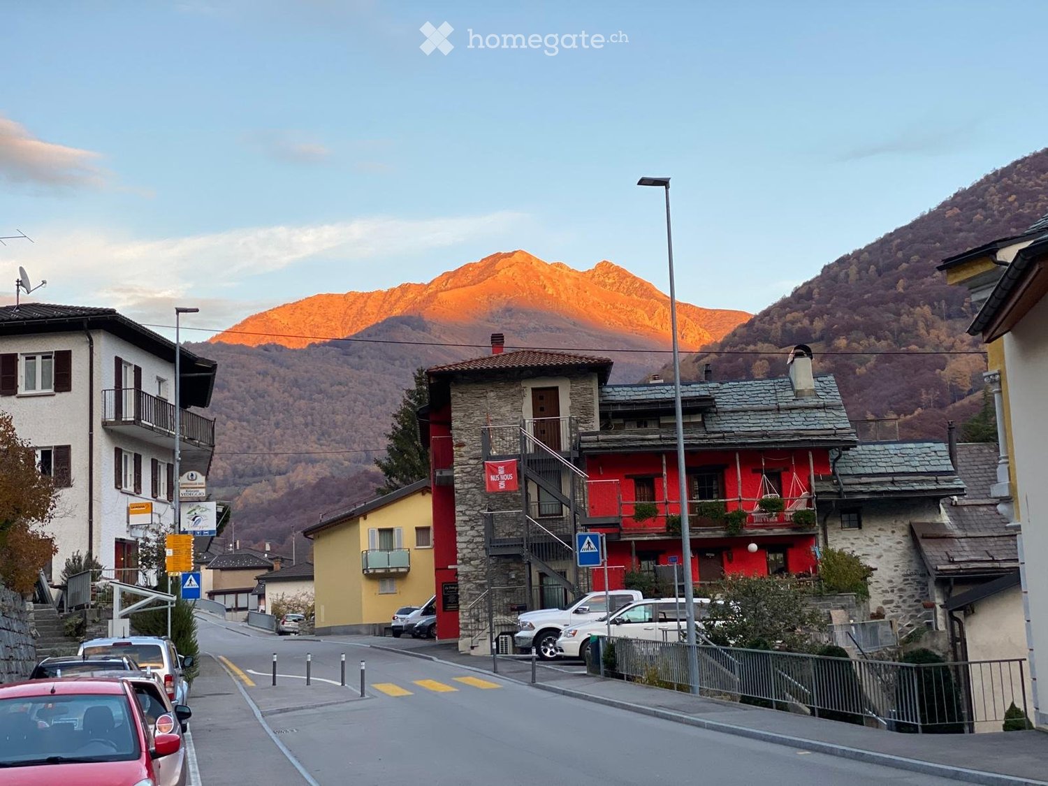 Appartement de 5 ½ pièces

Rustique accueillant entièrement meublé dans le village tranquille d'Isone, entouré par la nature.
Le logement est réparti sur deux niveaux et dispose d'une chambre double, d'une petite chambre, d'un salon, d'une cuisine équipée et d'une salle de bain, ainsi que d'un lave-, photo 1 sur 5