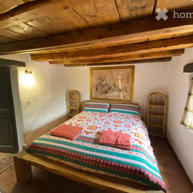 Appartement de 5 ½ pièces

Rustique accueillant entièrement meublé dans le village tranquille d'Isone, entouré par la nature.
Le logement est réparti sur deux niveaux et dispose d'une chambre double, d'une petite chambre, d'un salon, d'une cuisine équipée et d'une salle de bain, ainsi que d'un lave-, photo 3 sur 5